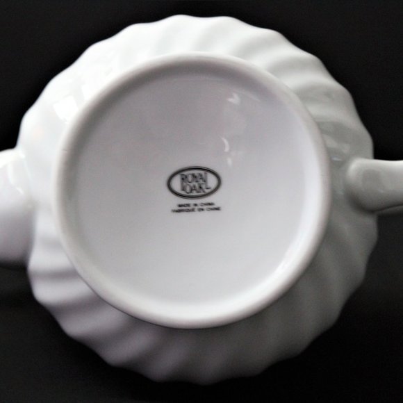 Royal Oak Wild Pink Roses with Daisies Teapot | Vintage Royal Oak Tea Pot - Picture 11 of 15